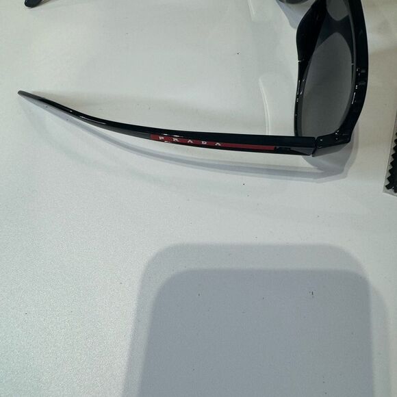 PRADA: LINEA ROSSA PILOT SUNGLASSES - Picture 6 of 8